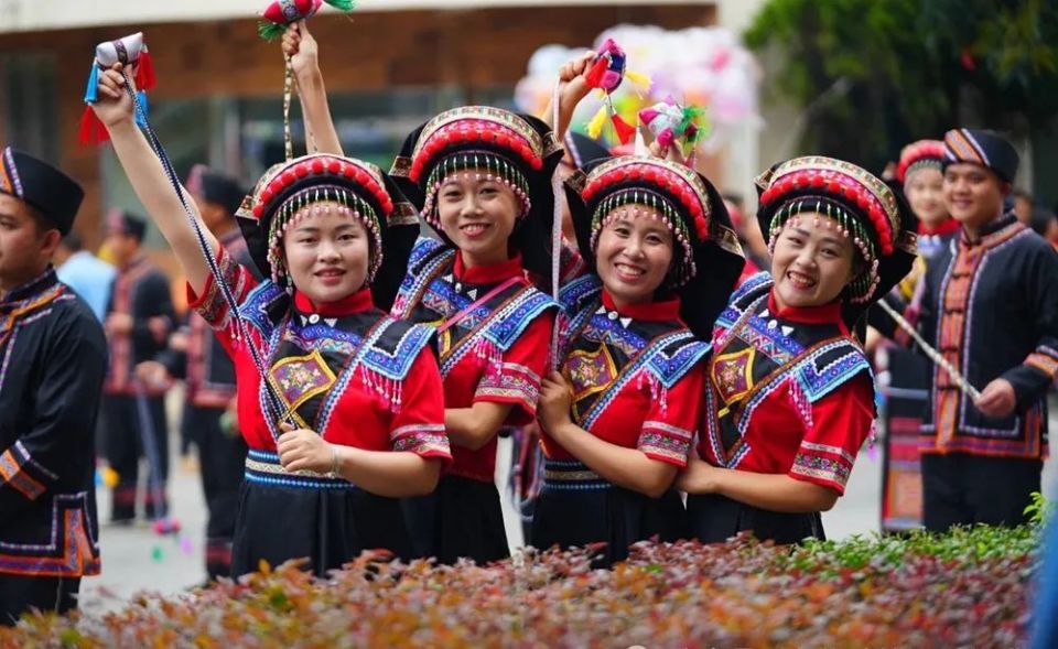 黔西南州各地欢庆布依族传统节日"三月三"