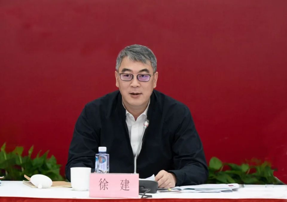 徐建出席并强调,年轻干部是各领域,各条线上的中坚力量,是推动青浦