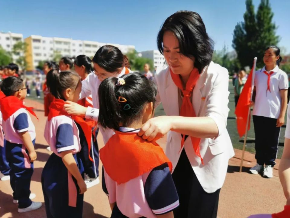 解锁新身份!石嘴山市各小学举行少先队入队仪式