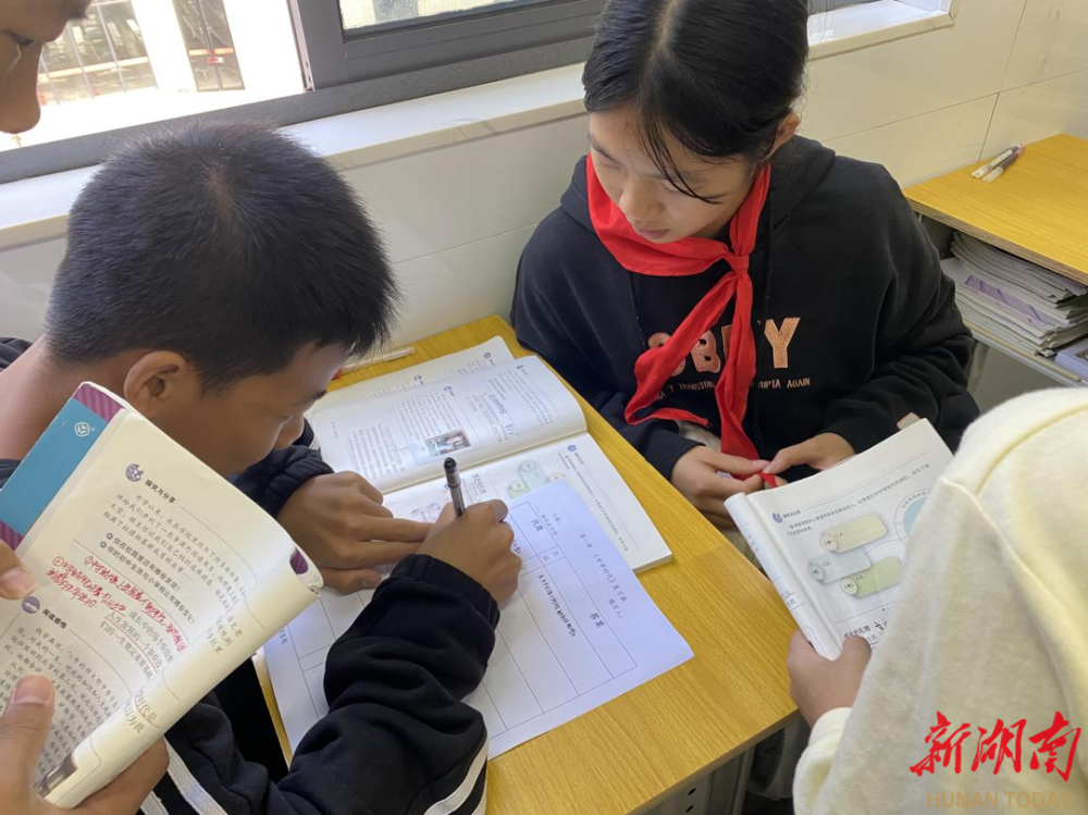 践行生本教育理念,深入推进教学改革  ——津市市第三中学课堂教学