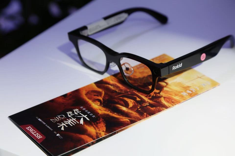 科技赋能丝路文旅，全国首创演艺AI智译平台亮相西安，AI眼镜让世界看懂大秦