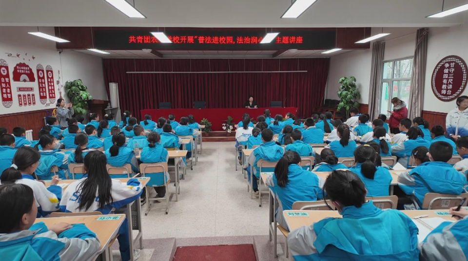 共青团农场学校学生 古丽其曼:"我们要一起守护国家安全,宣传国家安全
