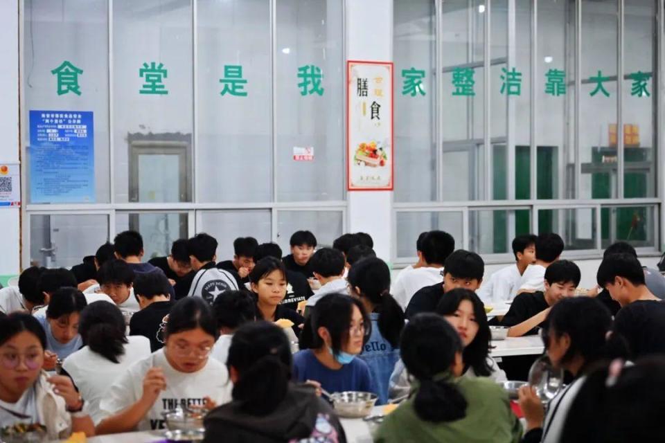 学校食堂外部图片图片