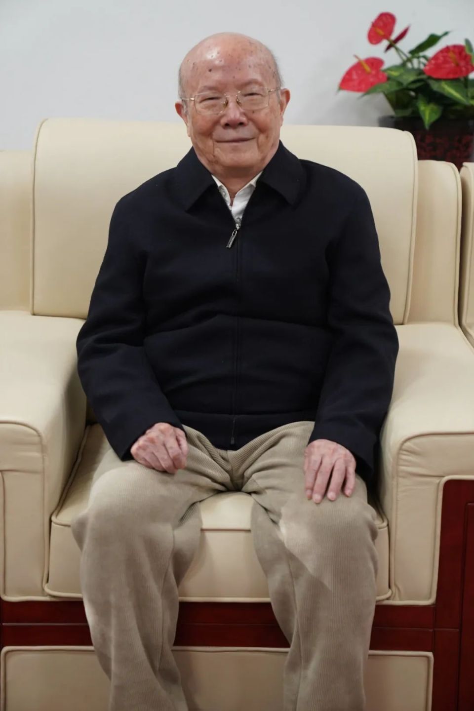 "求实——严家炎学术座谈会"在京举行_腾讯新闻