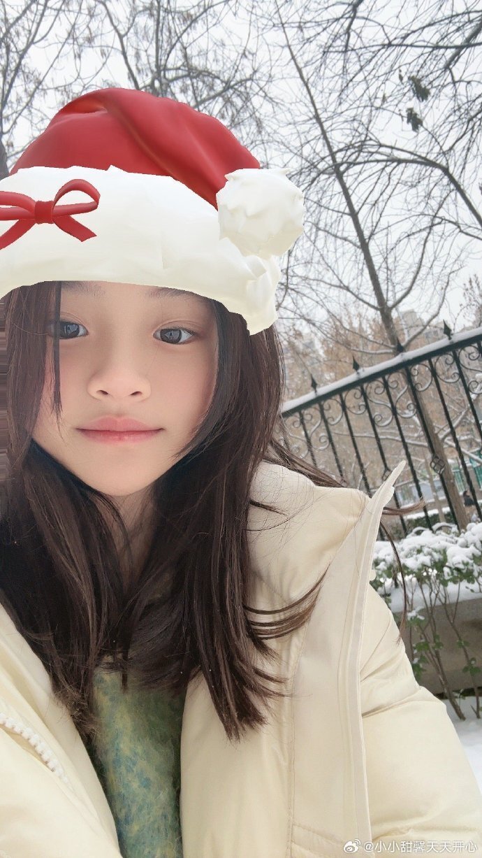 甜馨频遭网曝而销号退网,李小璐发文维护,坦言自己是个好妈妈