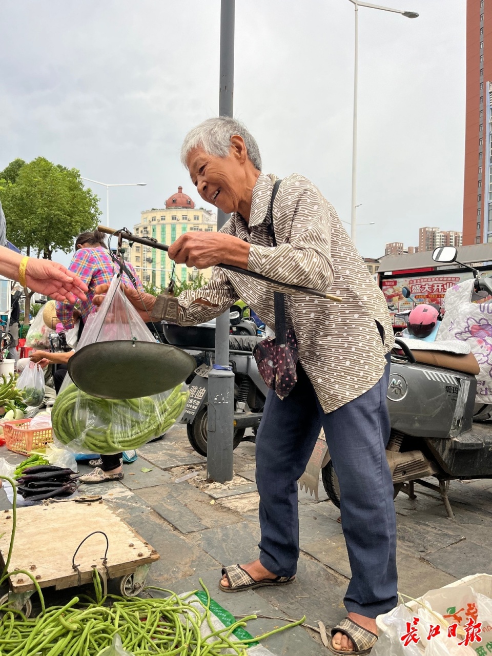 武汉最南端"通村公交"提早开班,带30个村的村民去卖菜