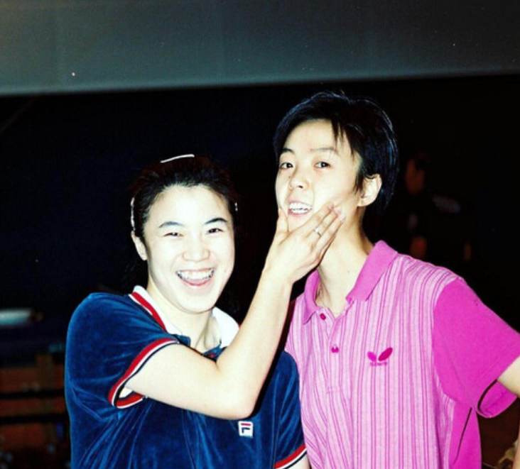 23年再看丁宁和"大魔王"张怡宁:她们的姐妹情,堪称世间罕有_腾讯新闻