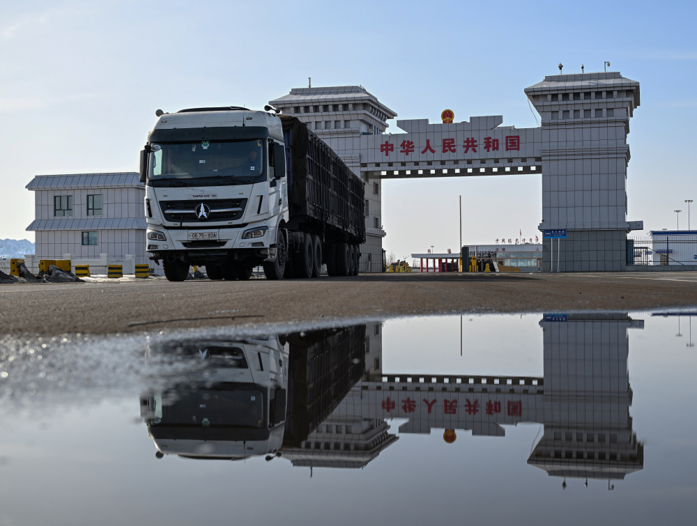 探访中蒙边境塔克什肯口岸_腾讯新闻