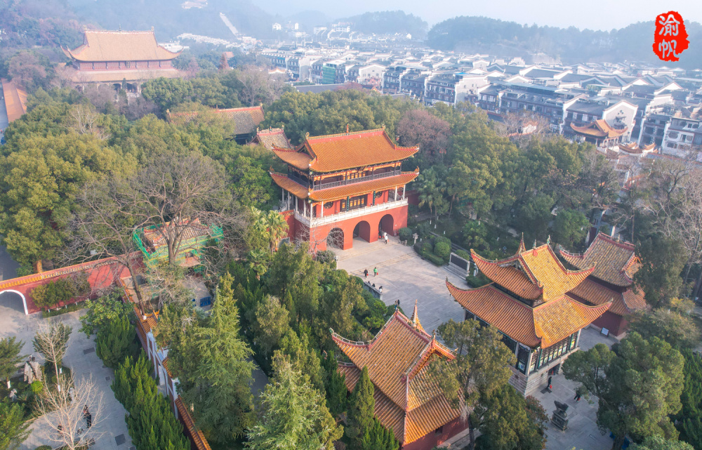 南岳大庙始建于隋代,距今已有1000多年的历史,后经唐,宋,元,明,清六次