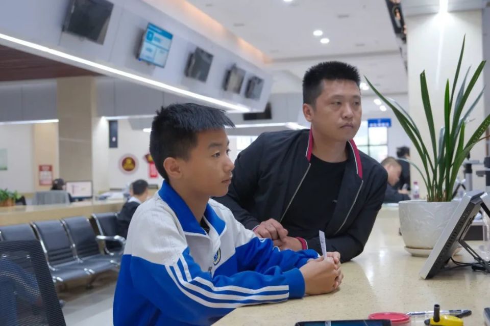 "不打烊"服务:公安窗口为考生开启"绿色通道"