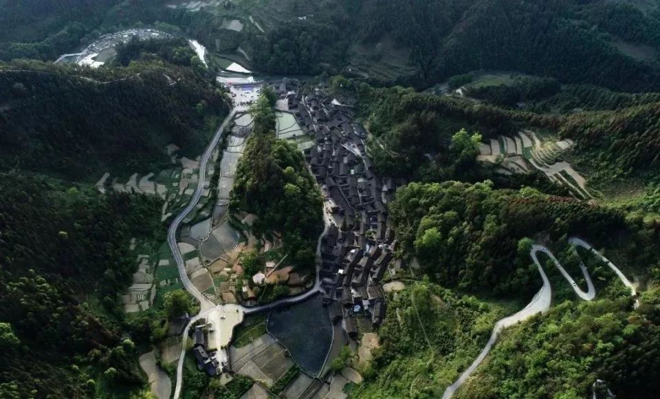 自然风光铜仁市松桃苗族自治县盘信镇大湾村:位于盘信镇西南部,海拔