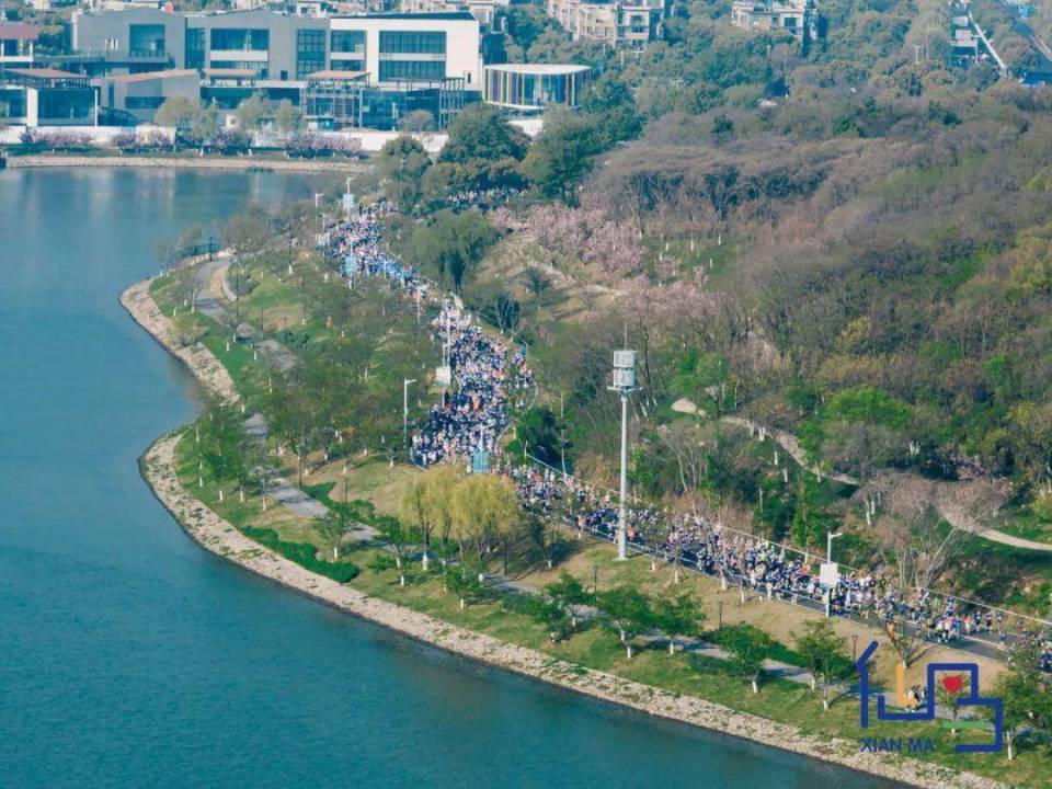 记者了解到,2024南京仙林半程马拉松将于4月21日上午8:00在羊山公园