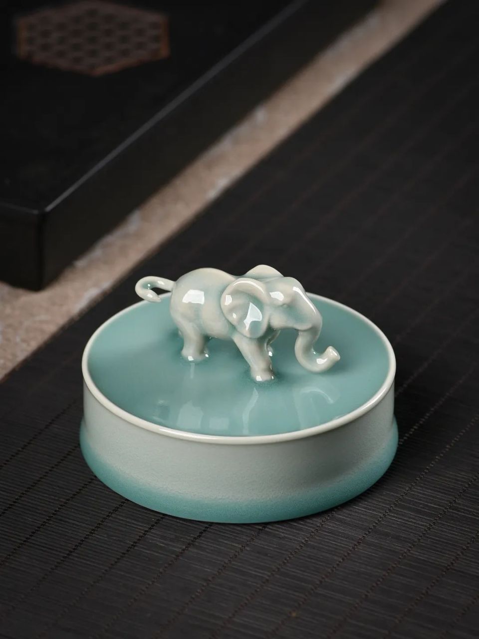 在他手上看到了龙泉青瓷的别样美【内含福利】