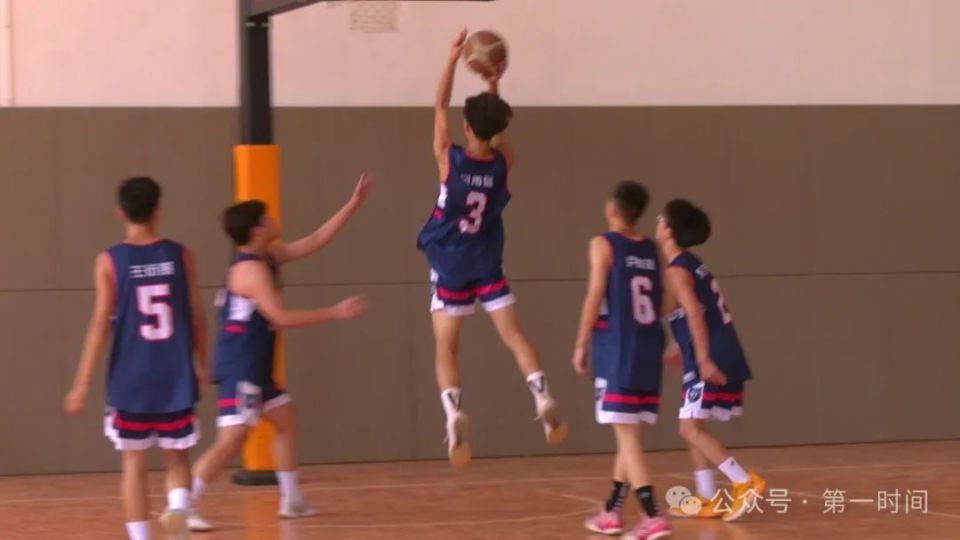 初三年级学生马雨辰从三年级开始接触篮球,目前在球队里司职小前锋.