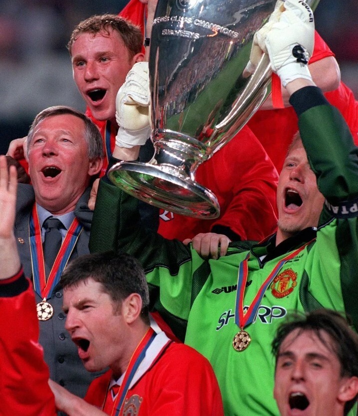 舒梅切尔:赢三冠王的前几年我想过走,爵爷说一定会拿下欧冠