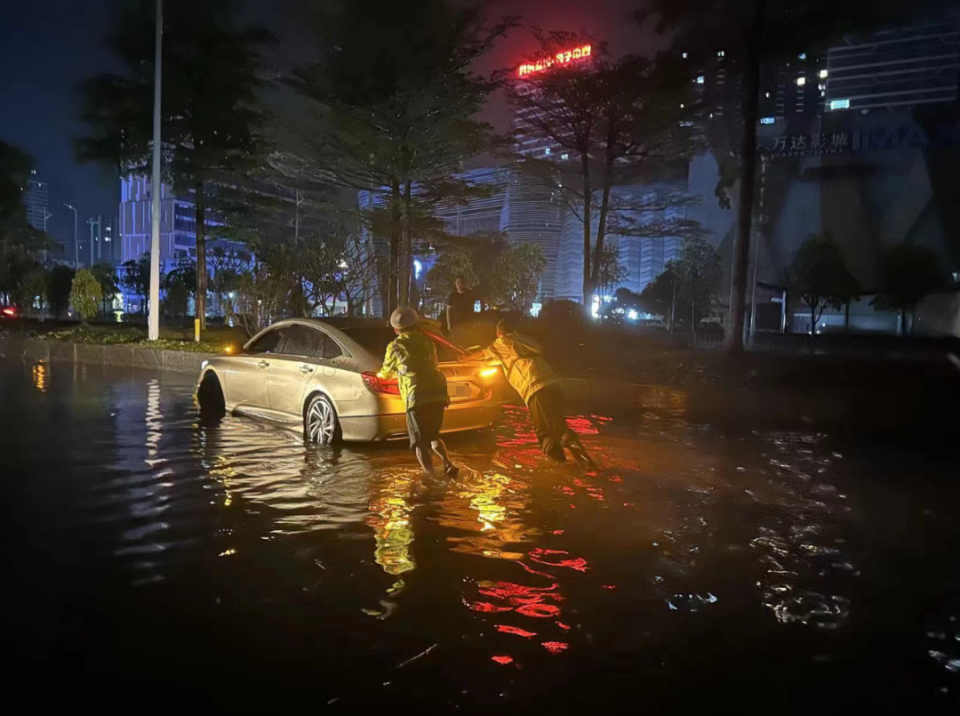 夜晚暴雨图片大全大图图片