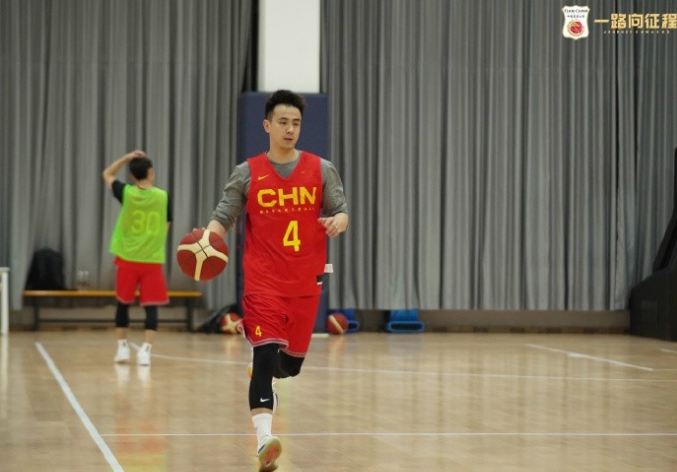中国男篮正式集结：赵继伟领衔备战亚预赛 表态希望很好完成任务