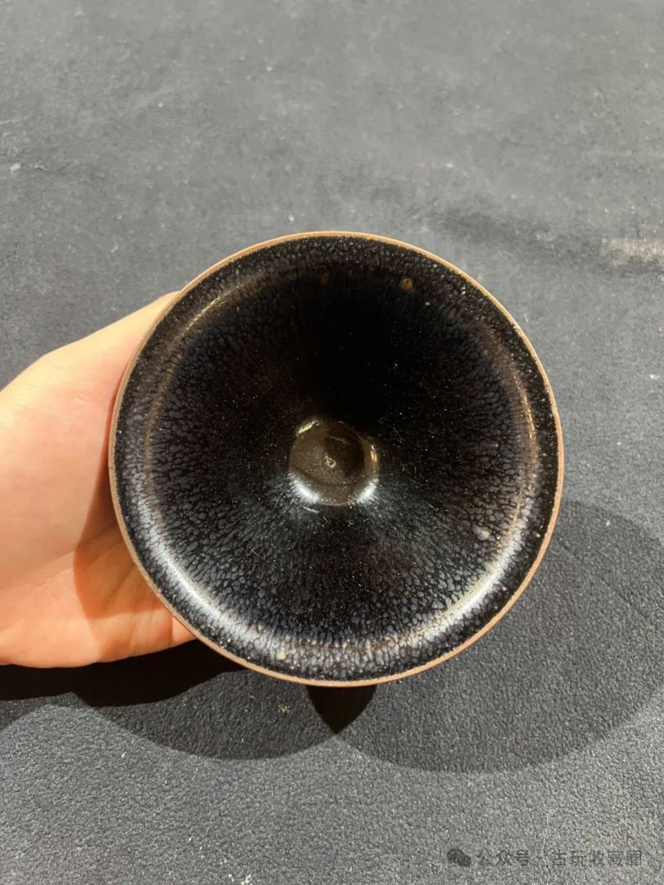 瓷器鉴赏:明 建窑黑釉银油滴斗笠盏