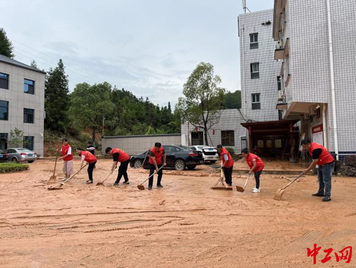 福建龙岩:闻"汛"而动,吹响"工人先锋号"