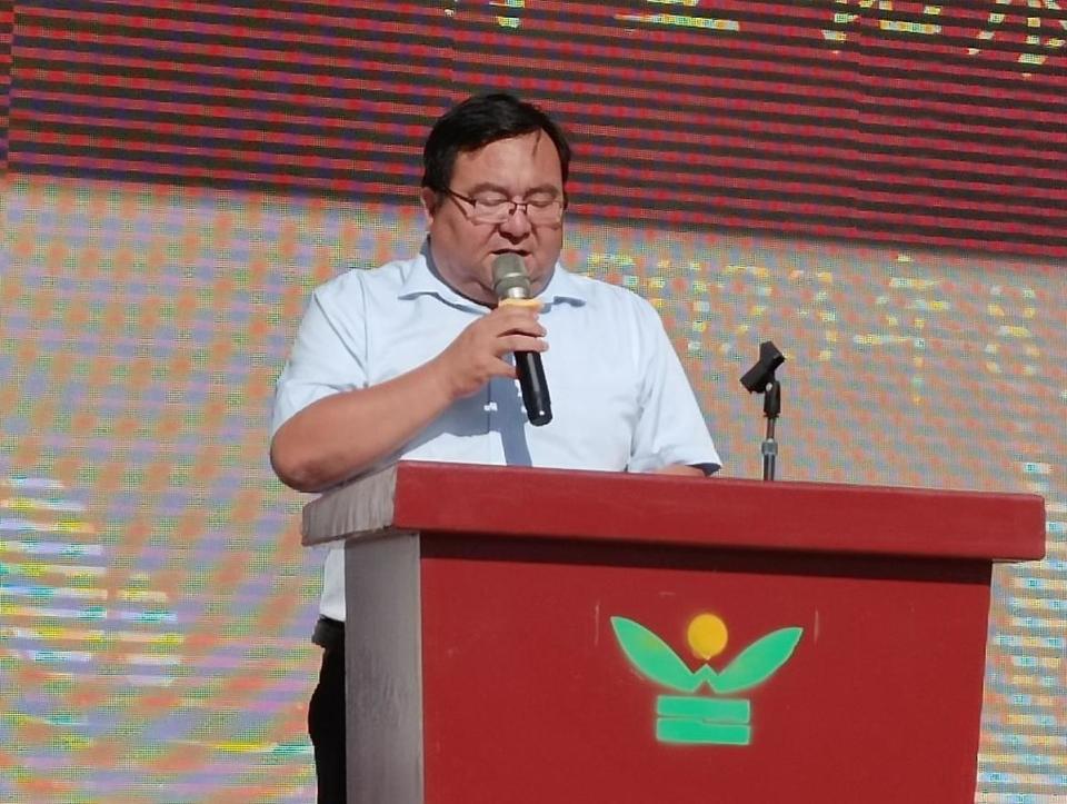 漯河五中校长马开收,军训总教官魏孝康,副校长封晓刚,荆国志,教务处