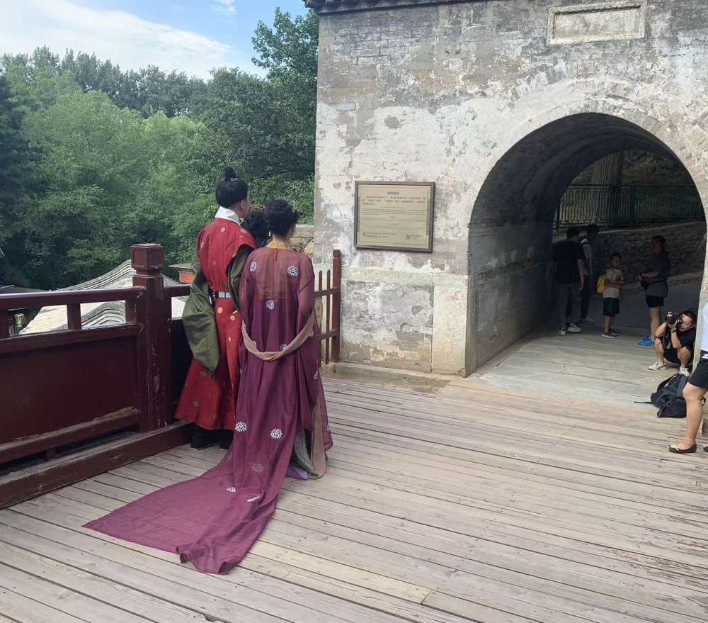 三脚架反光板藏包里，商业拍摄盯上颐和园，园方回应刷爆头条-313啦实用网