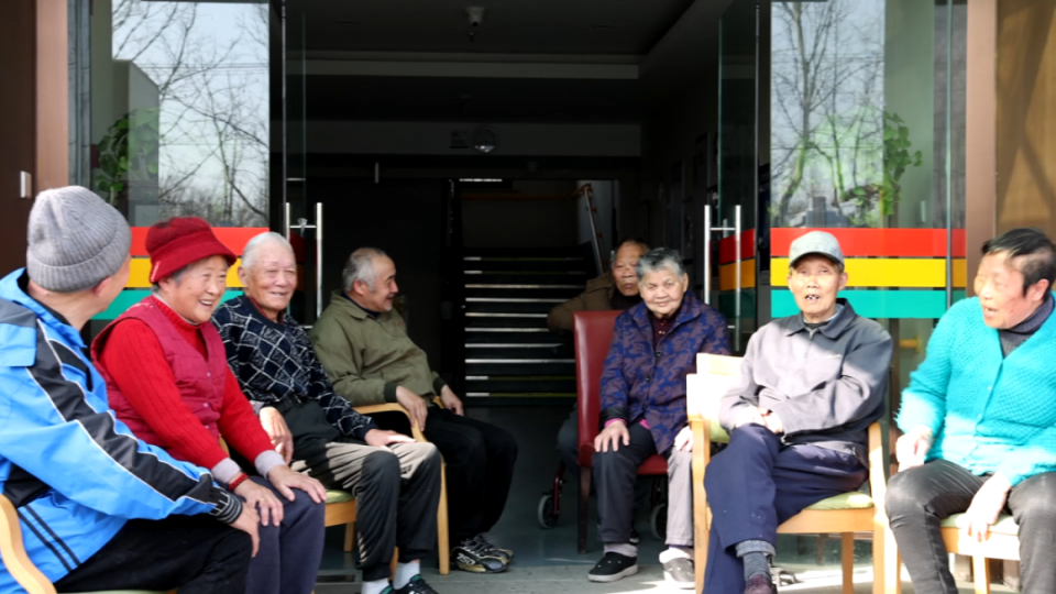 崇明这间养老院里正在流行种菜社交