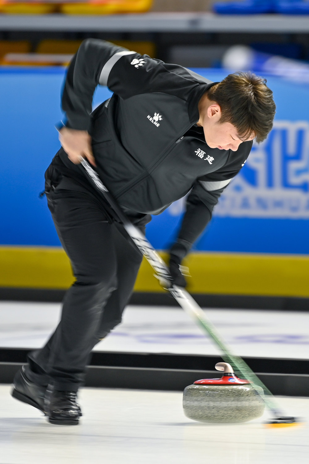 最终,北京队组合凌智/韩雨8比7战胜山西