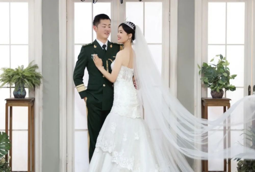 520专辑|绿军装白婚纱,爱与坚守同在_腾讯新闻