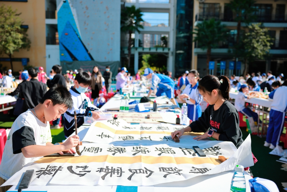 龙华书画健康比赛向下一个十年进发启动儿童青少年健康素养及行为追踪