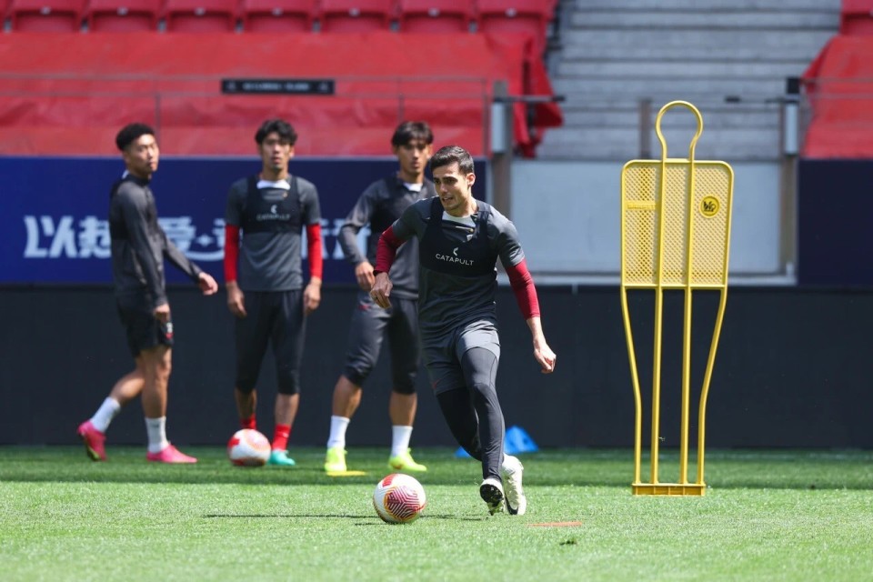 东体奥斯卡仍在单独恢复训练李圣龙傅欢已复出参与合练