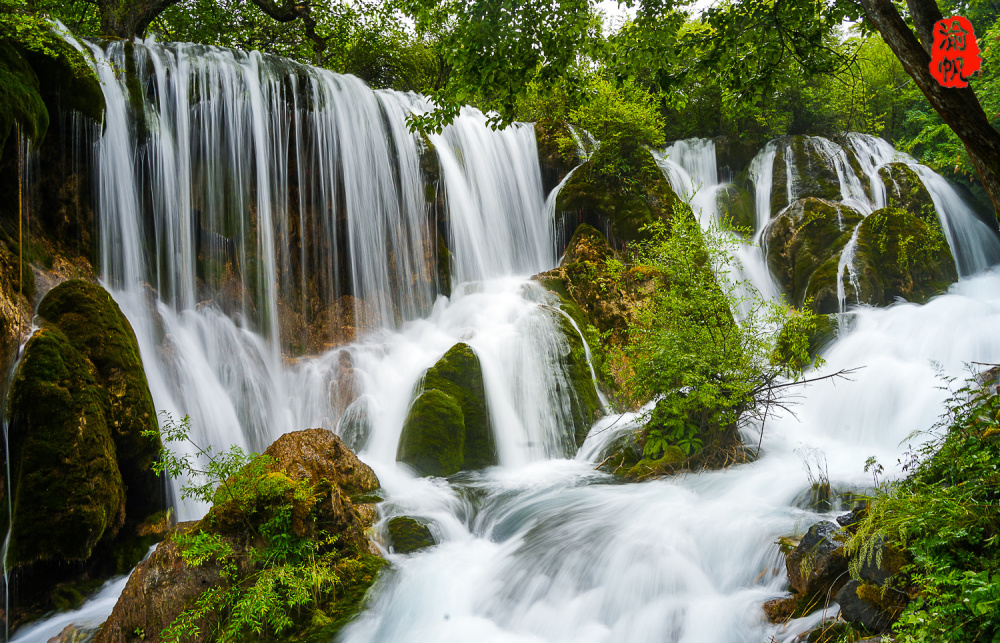 九寨归来不看水,慢门下的树正瀑布,恰如一幅幅流动的诗画