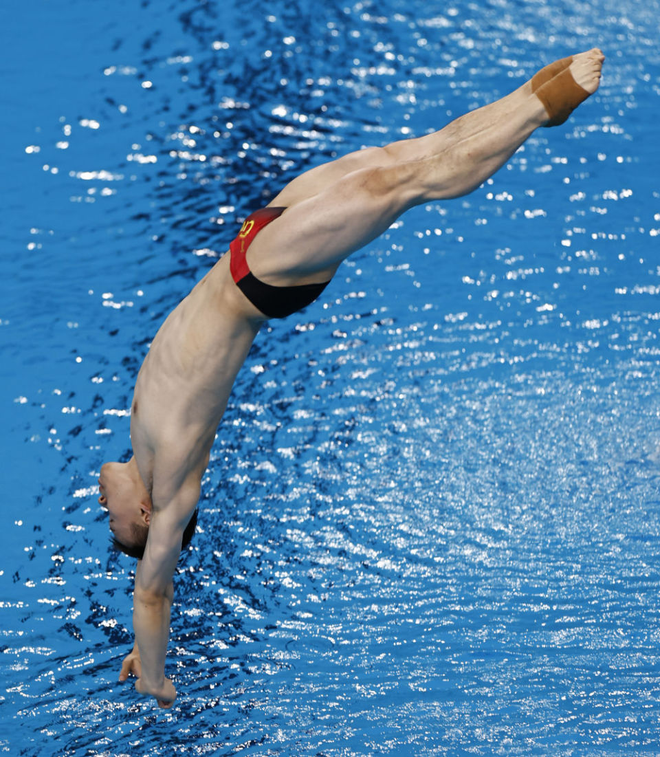 谢思埸摘得跳水男子三米板金牌