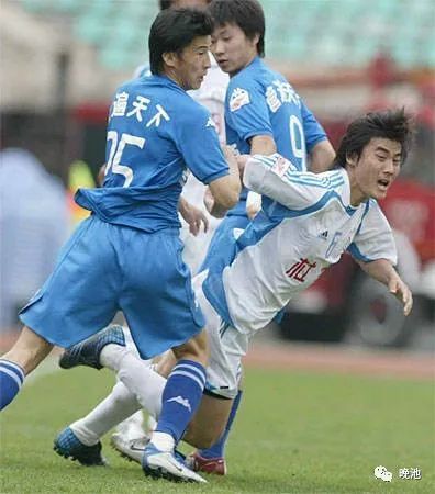 大连足球史上今天:2005年老将李明发威!实德1