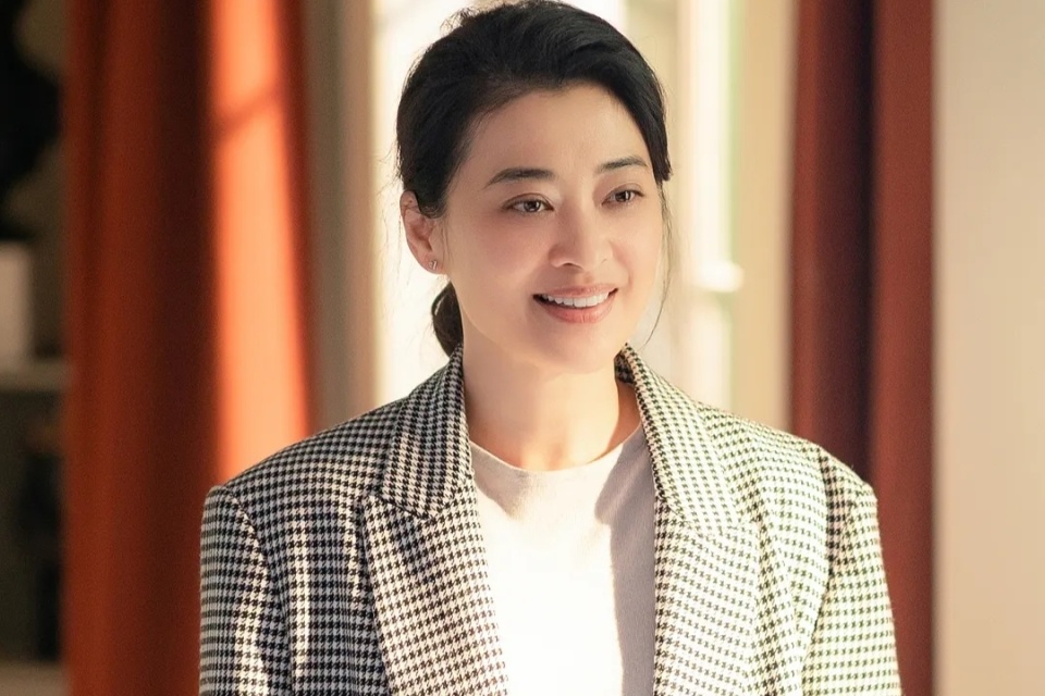 梅婷,则以观众公认的好演技,向观众展示了一名心外科医生的坚毅和担当