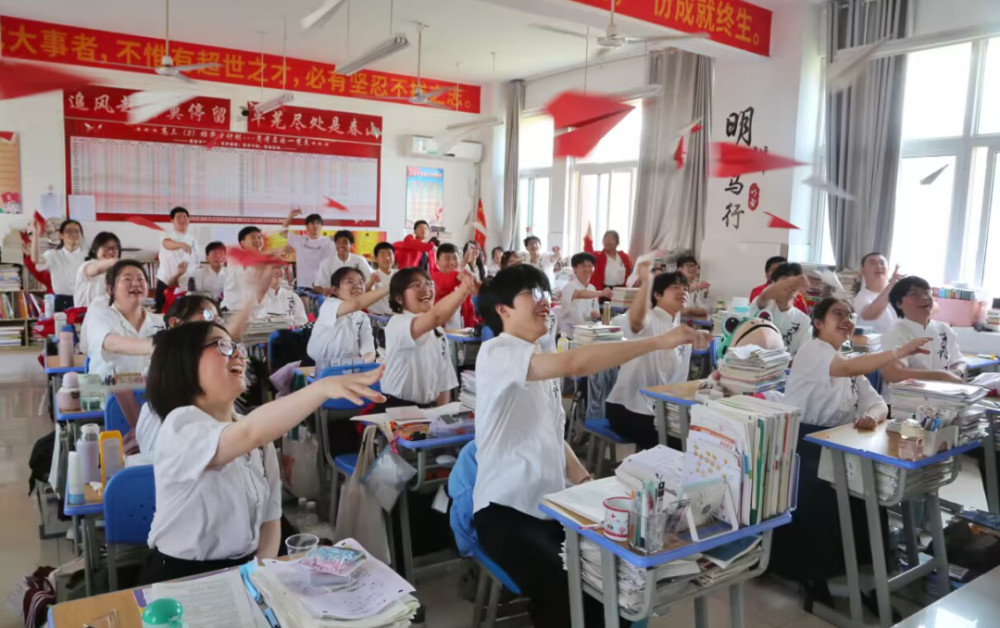 六安二中河西校区,又是值得纪念的一天……_腾讯新闻