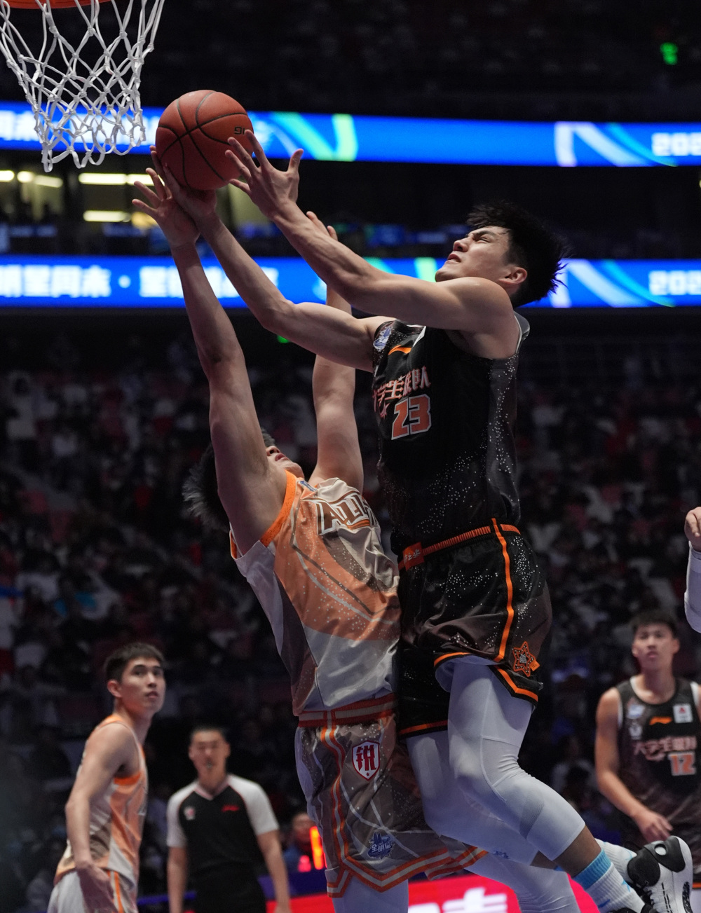 篮球cba全明星赛星锐赛大学生联队胜星锐二年级队