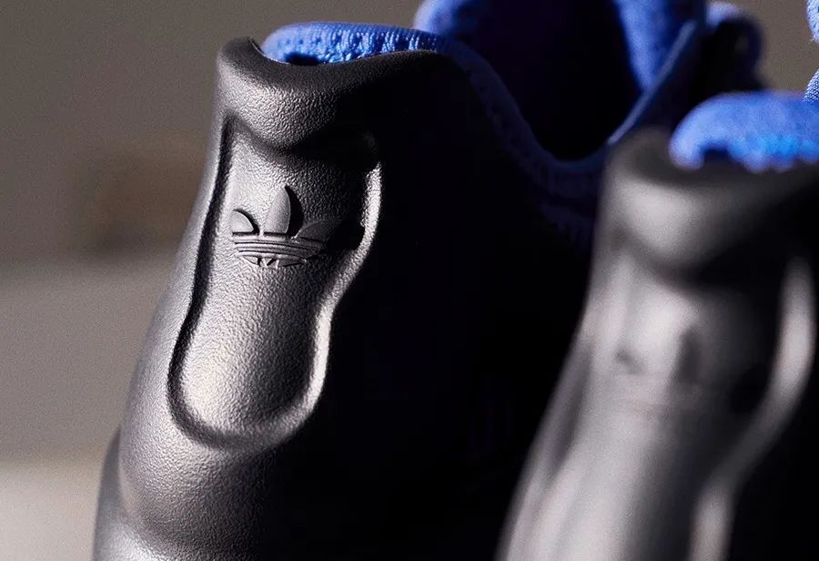 阿迪"清风洞洞鞋"登记开启!来得太是时候了!_腾讯新闻