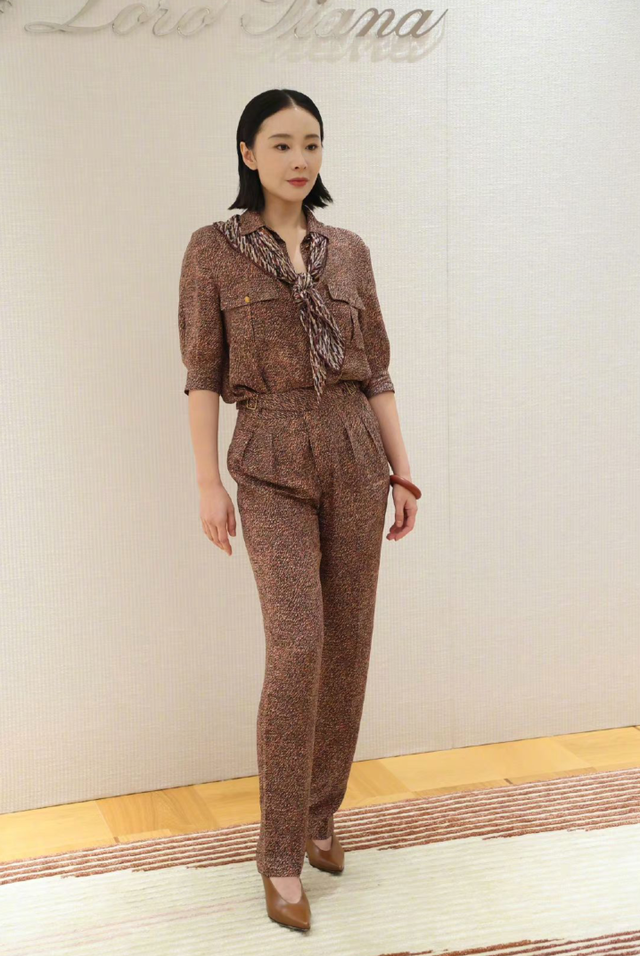 42岁罗晋罕见出席活动,状态疲惫被指眼睛里没光了,与唐嫣反差大