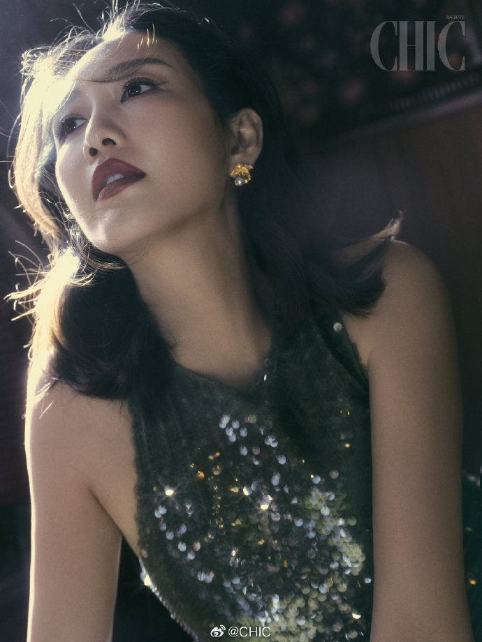 王鸥再登杂志封面,身姿曼妙美如少女,超高颜值宛如初恋_腾讯新闻