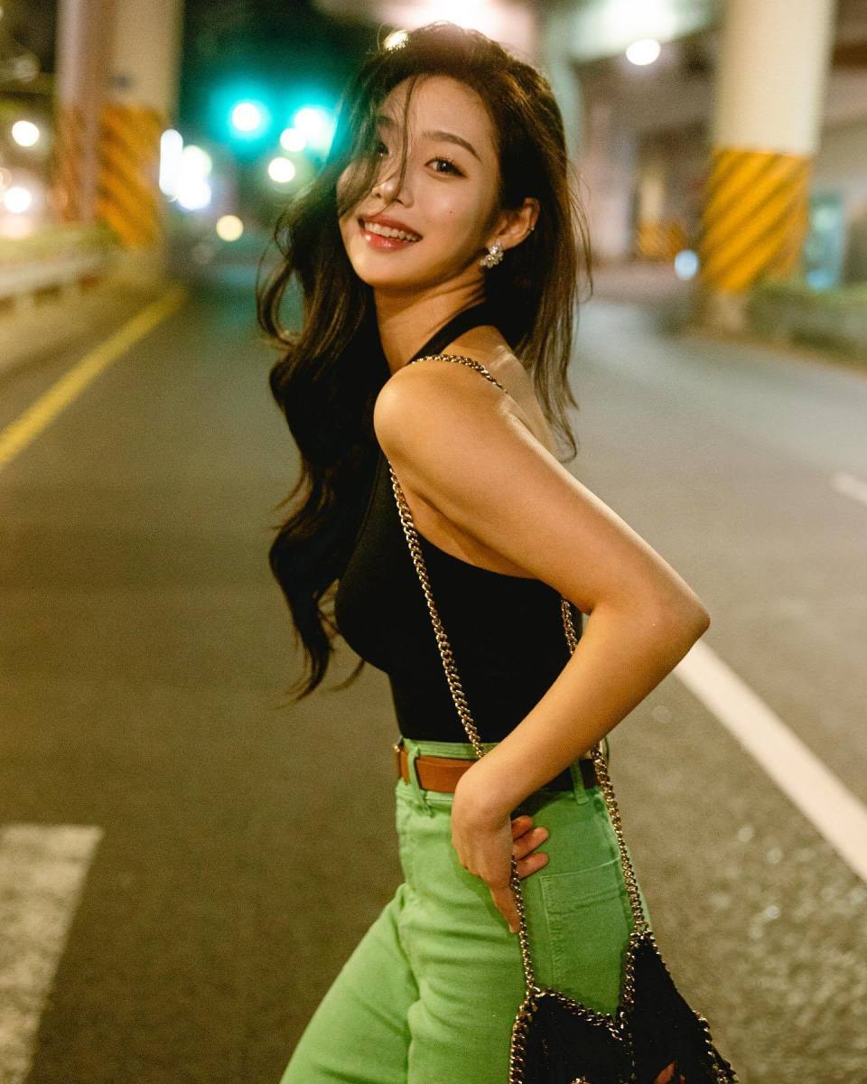 09韩国女网红:梅西orc罗选梅西,著名c罗粉丝speed转头就走