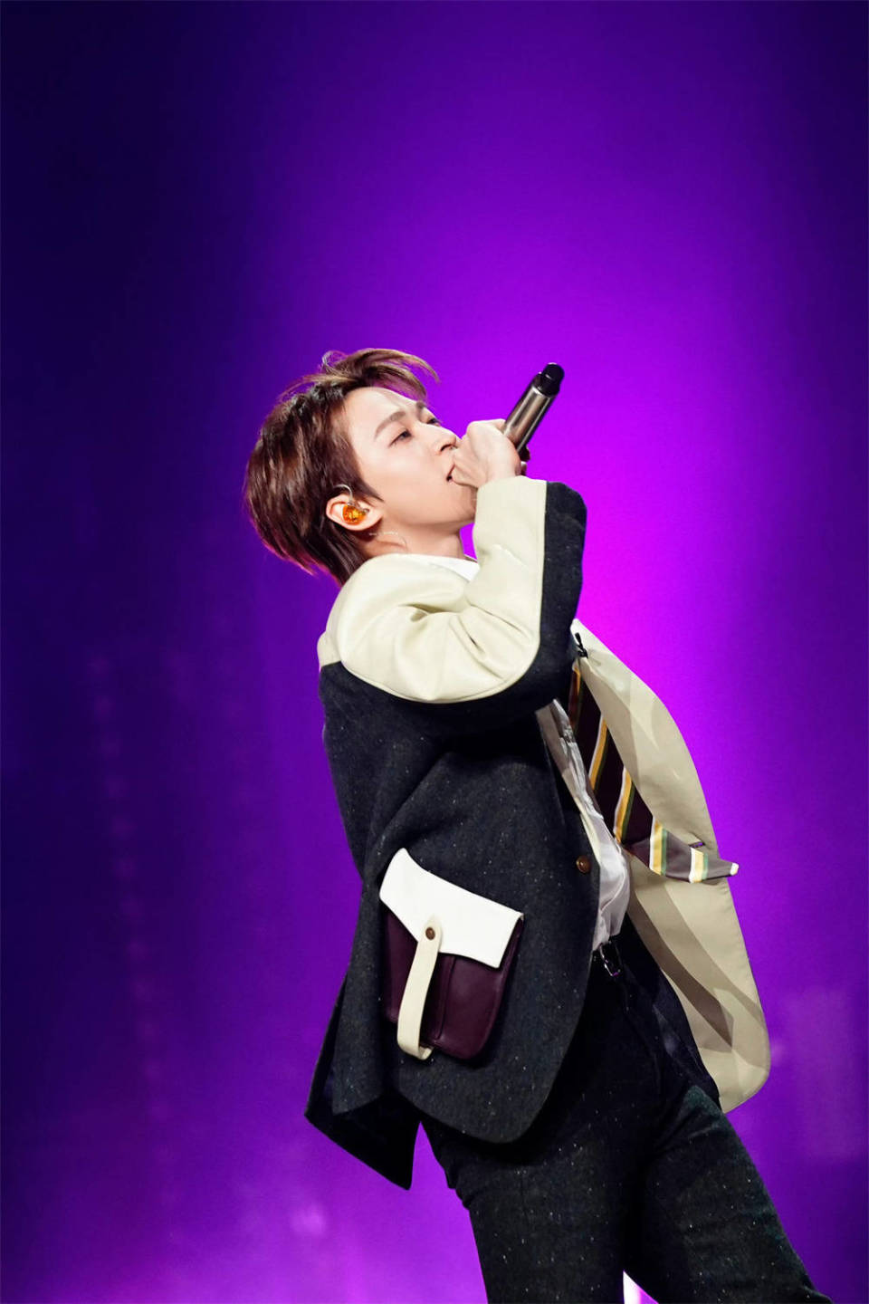 赞多首张实体专辑全解锁 《百分百歌手》全开麦舞台获好评