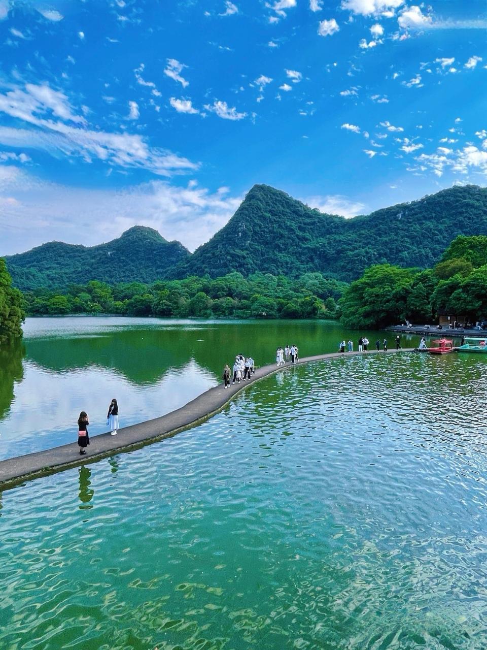 去哪里旅游花钱最少(去哪旅游花钱少又实惠)