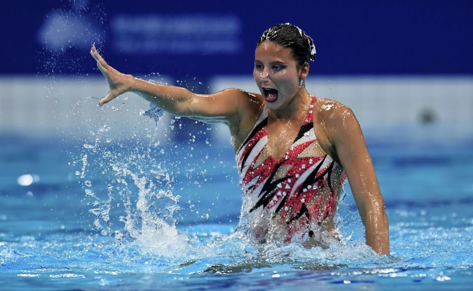 花样游泳比赛今天在杭州奥林匹克中心游泳馆拉开战幕,各路美女运动员