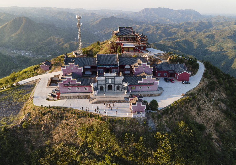 正在修复钟楼和鼓楼,由祁东县首富周南方捐建,将重现"杳湖山的钟,马止