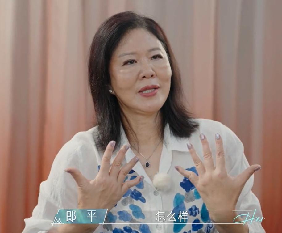 郎平脸部出现明显痕迹,疑似医美失败,直言:退休了,快乐每一天