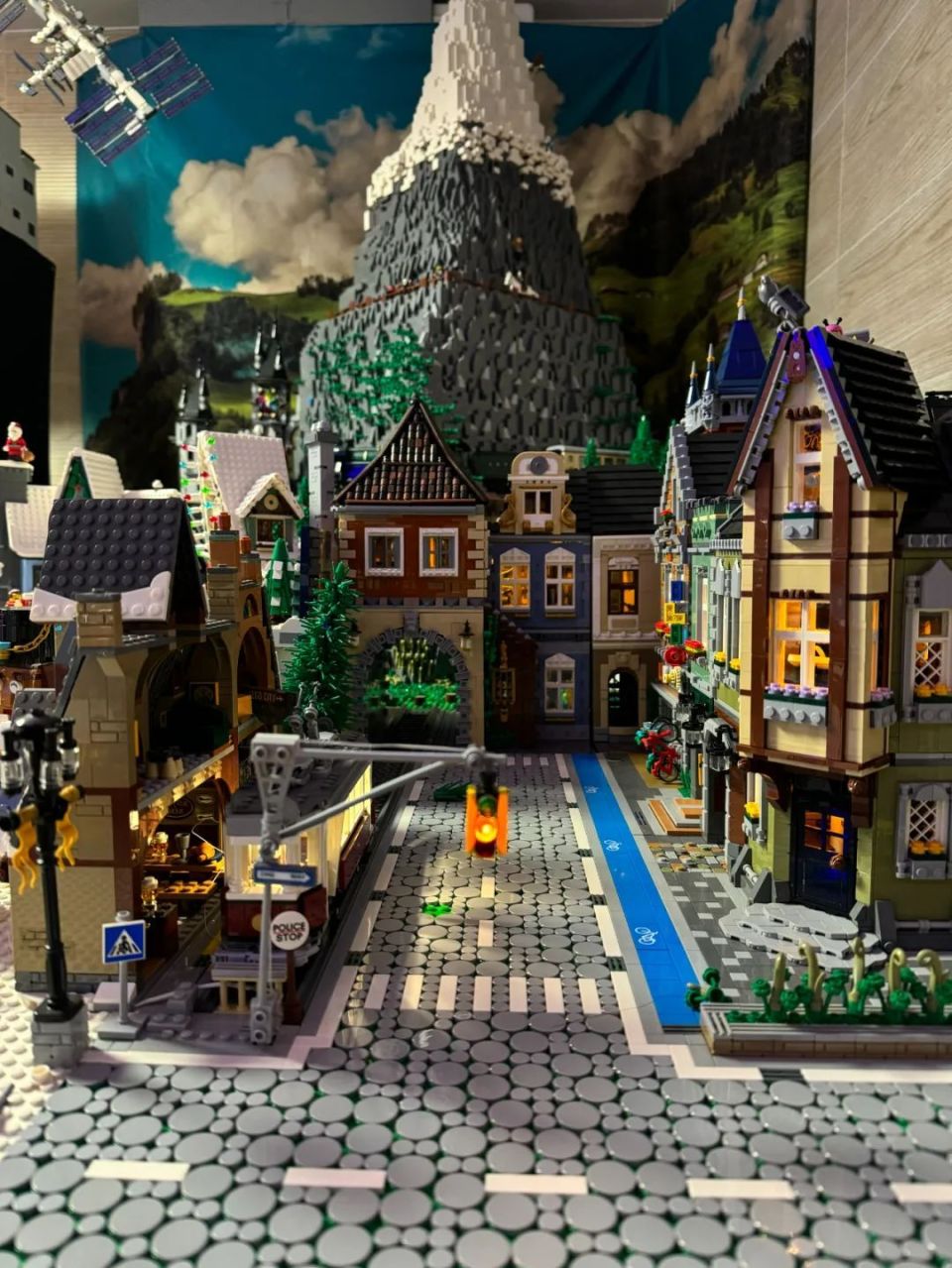 狂买乐高积木的年轻人,把家里布置成「房中房」