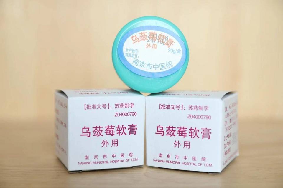 清热解毒,消肿散结的功效,可用治疗外科疾病中的痈肿,疔疮,痄腮,丹毒