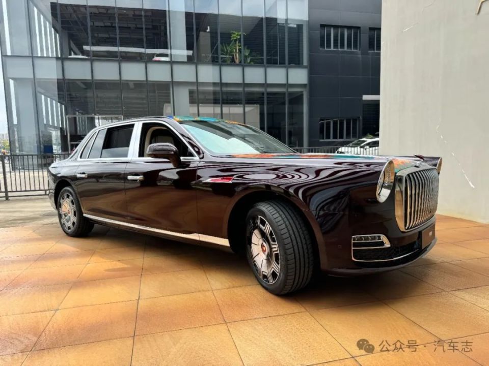 实拍落地1000万元国产豪车红旗国礼到店,沉浸式感受一下中式奢华