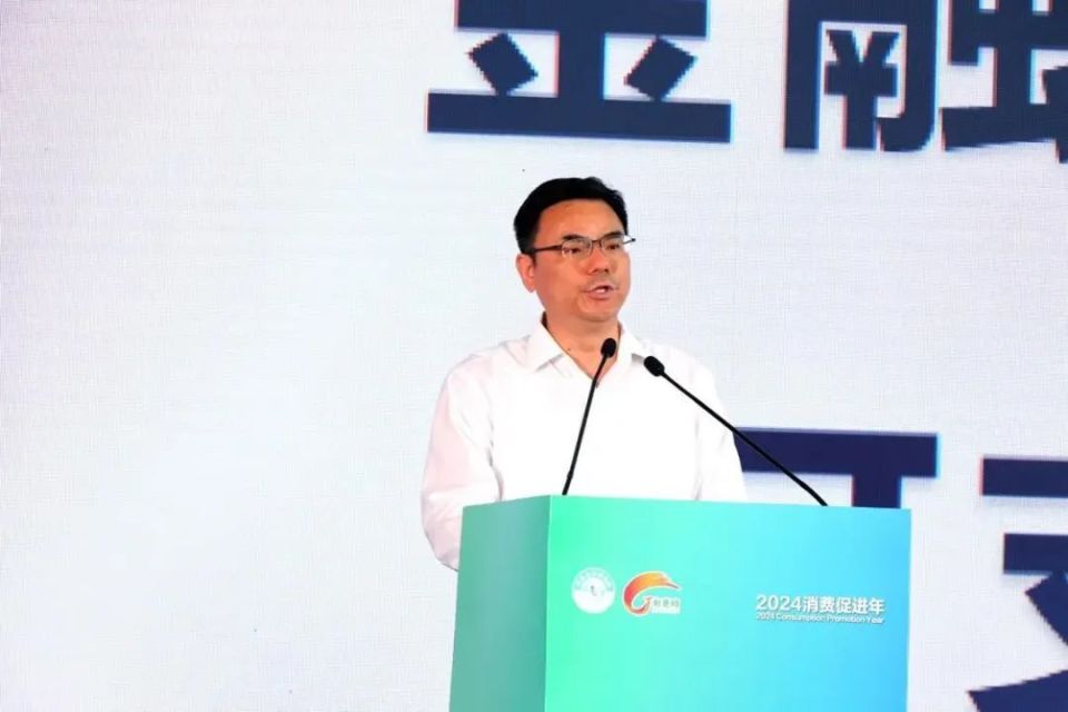 中国人民银行湖北省分行副行长曾涛解读相关金融政策启动仪式现场