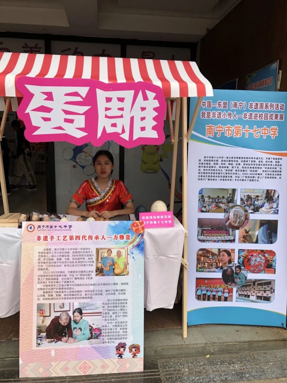 方雅萱从小学习成绩名列前茅,一直担任班长职务,是学校国旗队升旗手.